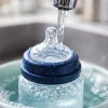 Eau du robinet pour les bébés : ce que les pédiatres recommandent vraiment